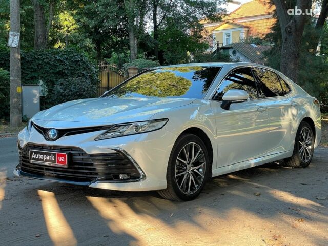 Тойота Камрі 2022 у Києві на Automoto.ua Білий Тойота Камрі, об'ємом двигуна 2.5 л та пробігом 51 тис. км за 39590 $, фото 1 на Automoto.ua