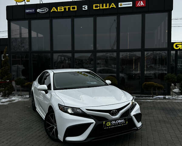 Белый Тойота Камри, объемом двигателя 2.49 л и пробегом 87 тыс. км за 26500 $, фото 1 на Automoto.ua