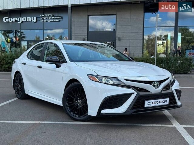 Белый Тойота Камри, объемом двигателя 2.49 л и пробегом 85 тыс. км за 29990 $, фото 1 на Automoto.ua