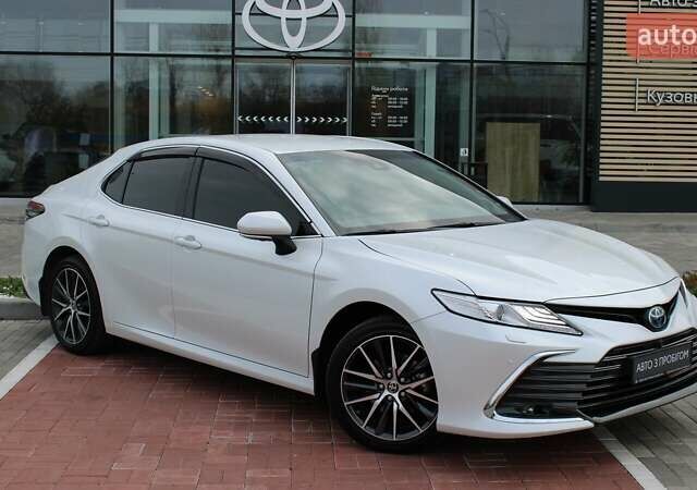 Белый Тойота Камри, объемом двигателя 2.49 л и пробегом 23 тыс. км за 39500 $, фото 1 на Automoto.ua