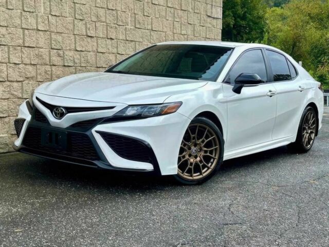 Белый Тойота Камри, объемом двигателя 2.5 л и пробегом 21 тыс. км за 12200 $, фото 1 на Automoto.ua