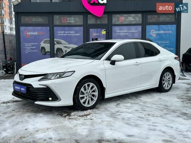 Белый Тойота Камри, объемом двигателя 2.49 л и пробегом 63 тыс. км за 34900 $, фото 1 на Automoto.ua
