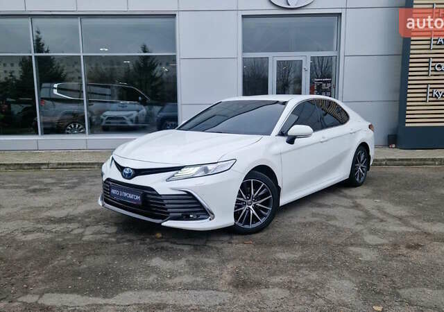 Білий Тойота Камрі, об'ємом двигуна 2.49 л та пробігом 30 тис. км за 34449 $, фото 1 на Automoto.ua