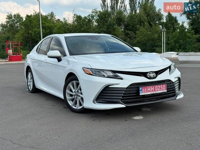 Білий Тойота Камрі, об'ємом двигуна 2.5 л та пробігом 117 тис. км за 20000 $, фото 1 на Automoto.ua