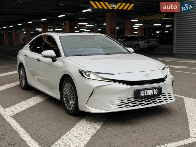 Білий Тойота Камрі, об'ємом двигуна 2 л та пробігом 60 тис. км за 30000 $, фото 1 на Automoto.ua
