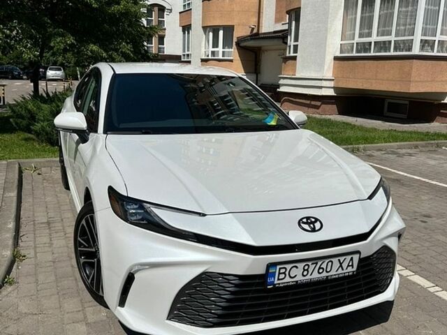 Белый Тойота Камри, объемом двигателя 2.5 л и пробегом 19 тыс. км за 38000 $, фото 1 на Automoto.ua