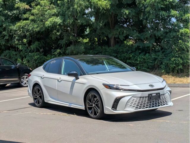 Белый Тойота Камри, объемом двигателя 2.5 л и пробегом 9 тыс. км за 28300 $, фото 1 на Automoto.ua