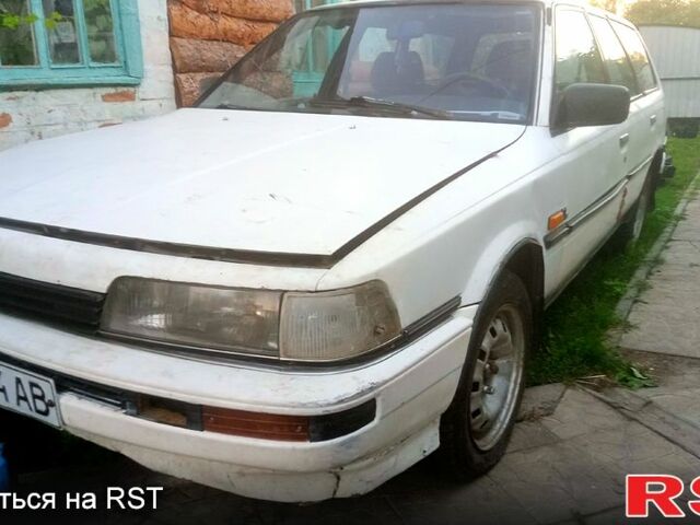 Белый Тойота Камри, объемом двигателя 2 л и пробегом 0 тыс. км за 470 $, фото 1 на Automoto.ua