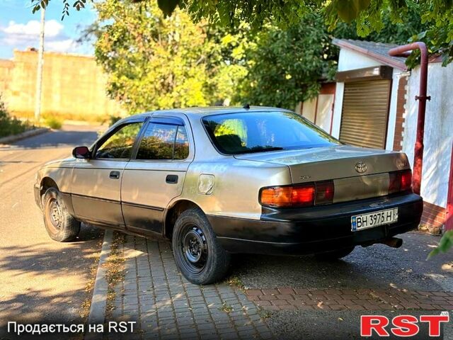 Бежевый Тойота Камри, объемом двигателя 2.2 л и пробегом 200 тыс. км за 1350 $, фото 1 на Automoto.ua