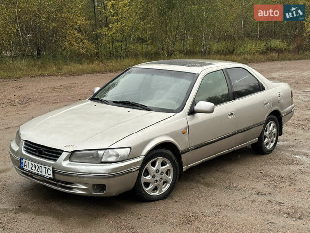 Бежевий Тойота Камрі, об'ємом двигуна 3 л та пробігом 360 тис. км за 2500 $, фото 1 на Automoto.ua