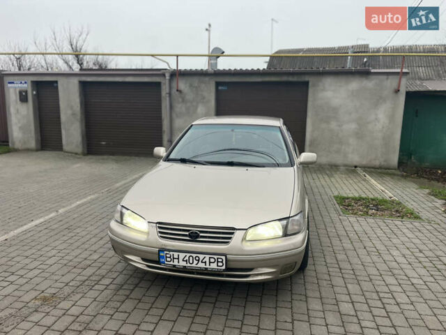 Бежевий Тойота Камрі, об'ємом двигуна 3 л та пробігом 350 тис. км за 3200 $, фото 1 на Automoto.ua