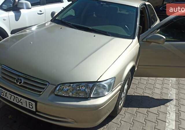 Бежевый Тойота Камри, объемом двигателя 3 л и пробегом 350 тыс. км за 3650 $, фото 1 на Automoto.ua