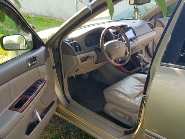 Бежевый Тойота Камри, объемом двигателя 3 л и пробегом 400 тыс. км за 4500 $, фото 1 на Automoto.ua