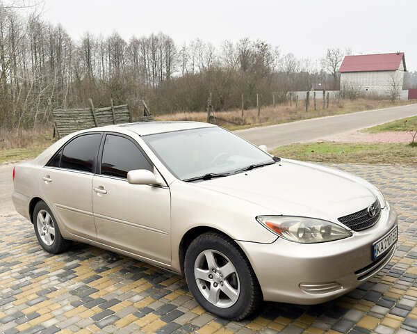 Бежевый Тойота Камри, объемом двигателя 2.4 л и пробегом 400 тыс. км за 6700 $, фото 1 на Automoto.ua