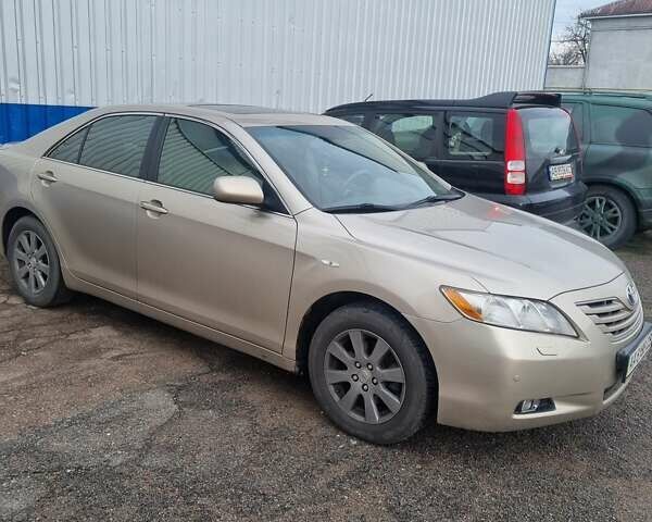 Бежевый Тойота Камри, объемом двигателя 2.4 л и пробегом 230 тыс. км за 8200 $, фото 1 на Automoto.ua