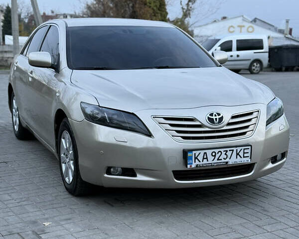 Бежевий Тойота Камрі, об'ємом двигуна 3.5 л та пробігом 243 тис. км за 7600 $, фото 1 на Automoto.ua