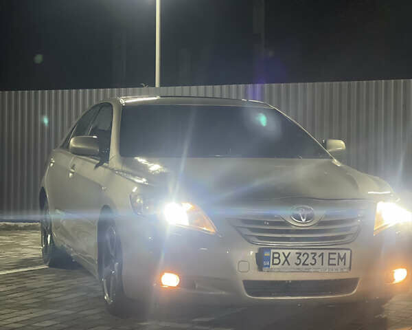 Бежевый Тойота Камри, объемом двигателя 2.4 л и пробегом 400 тыс. км за 6750 $, фото 1 на Automoto.ua