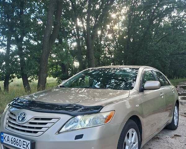 Бежевый Тойота Камри, объемом двигателя 2.4 л и пробегом 214 тыс. км за 8200 $, фото 1 на Automoto.ua