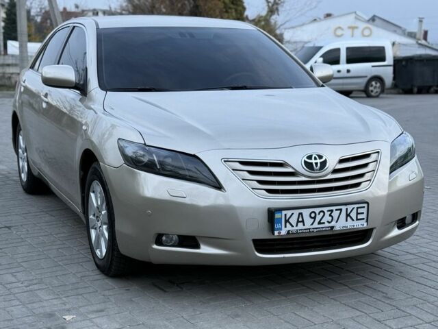 Бежевий Тойота Камрі, об'ємом двигуна 3.5 л та пробігом 243 тис. км за 7600 $, фото 1 на Automoto.ua