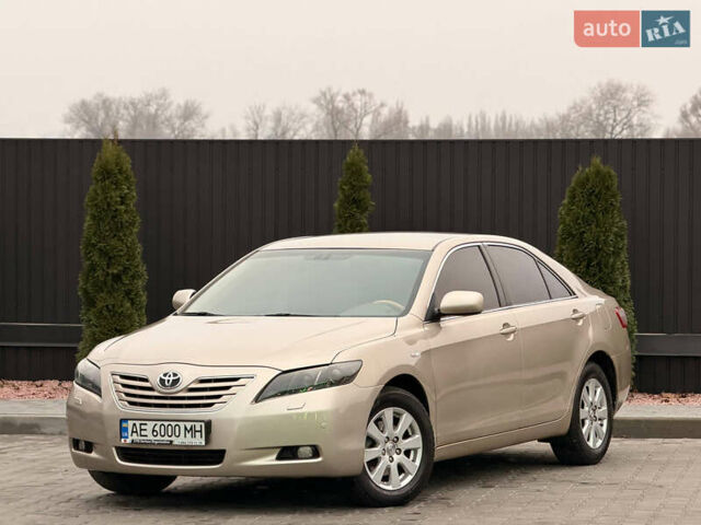 Бежевый Тойота Камри, объемом двигателя 3.5 л и пробегом 246 тыс. км за 7999 $, фото 1 на Automoto.ua