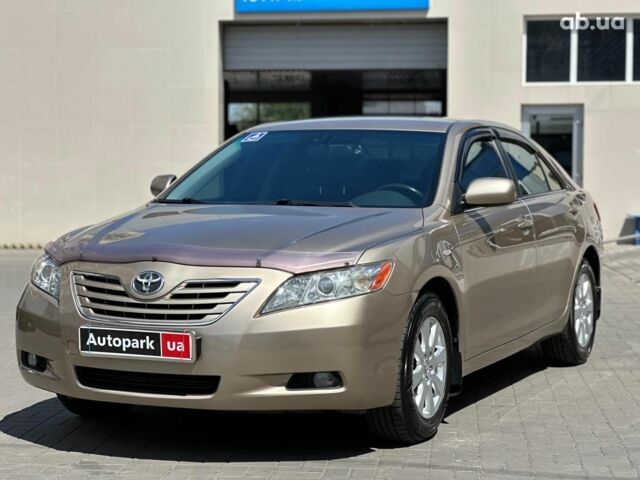 Бежевий Тойота Камрі, об'ємом двигуна 2.4 л та пробігом 325 тис. км за 9890 $, фото 1 на Automoto.ua