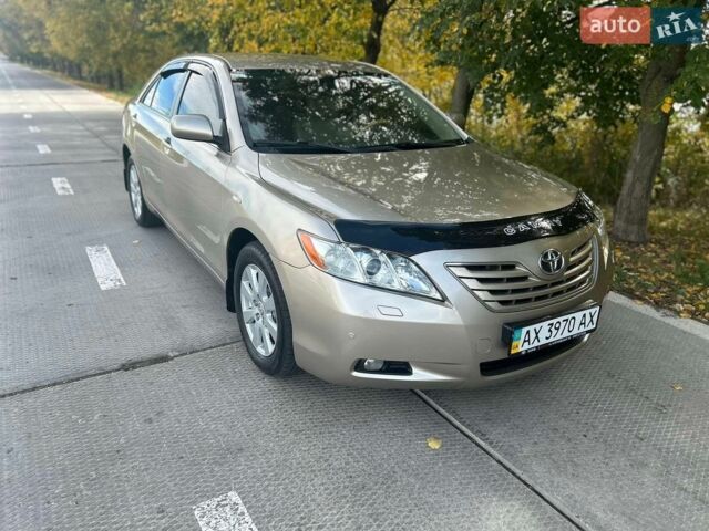 Бежевий Тойота Камрі, об'ємом двигуна 3.5 л та пробігом 175 тис. км за 8999 $, фото 1 на Automoto.ua