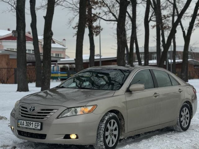 Бежевый Тойота Камри, объемом двигателя 2.4 л и пробегом 249 тыс. км за 7400 $, фото 1 на Automoto.ua