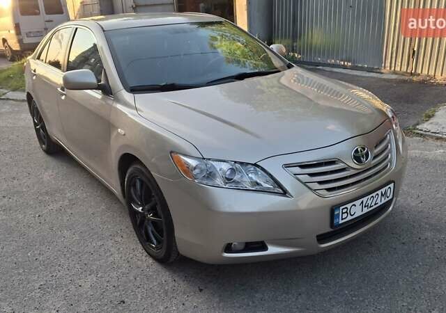 Бежевий Тойота Камрі, об'ємом двигуна 3.5 л та пробігом 284 тис. км за 9300 $, фото 1 на Automoto.ua