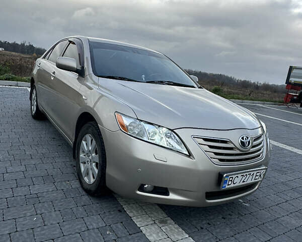 Бежевый Тойота Камри, объемом двигателя 3.5 л и пробегом 339 тыс. км за 9300 $, фото 1 на Automoto.ua