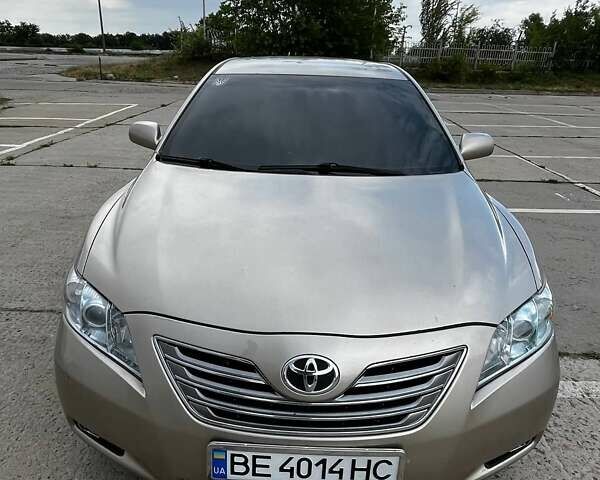Бежевий Тойота Камрі, об'ємом двигуна 2.4 л та пробігом 300 тис. км за 8200 $, фото 1 на Automoto.ua