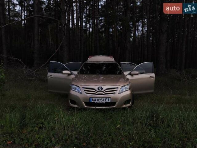Бежевий Тойота Камрі, об'ємом двигуна 2.49 л та пробігом 137 тис. км за 8890 $, фото 1 на Automoto.ua