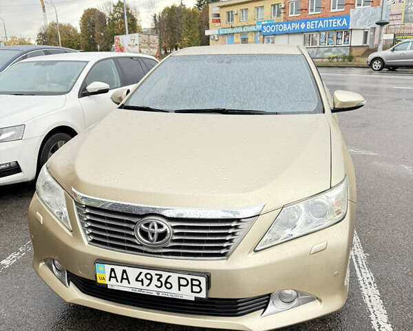 Тойота Камри 2012 в Броварах на Automoto.ua Бежевый Тойота Камри, объемом двигателя 2.49 л и пробегом 275 тыс. км за 12900 $, фото 1 на Automoto.ua
