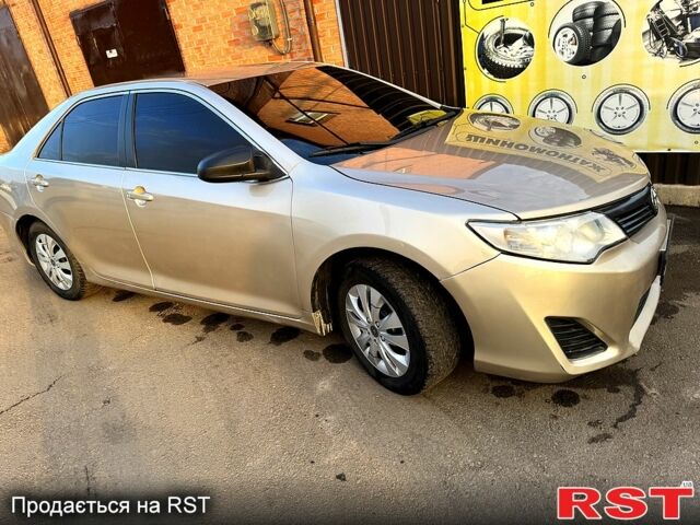 Бежевый Тойота Камри, объемом двигателя 2.5 л и пробегом 260 тыс. км за 10700 $, фото 1 на Automoto.ua
