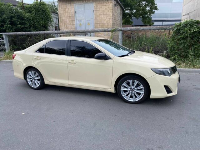 Бежевий Тойота Камрі, об'ємом двигуна 2.49 л та пробігом 236 тис. км за 8999 $, фото 1 на Automoto.ua