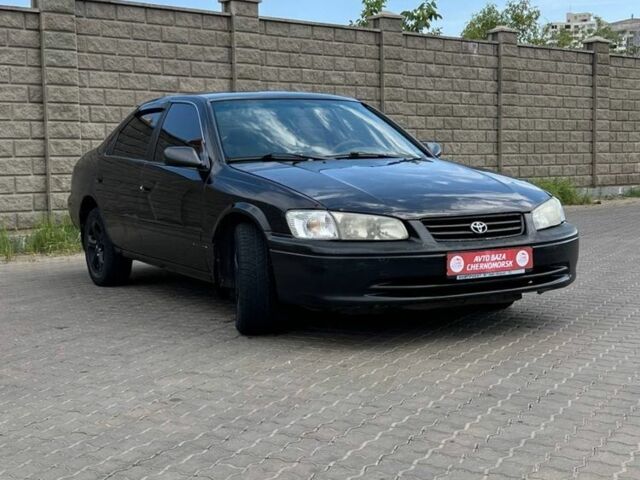 Чорний Тойота Камрі, об'ємом двигуна 2.2 л та пробігом 300 тис. км за 2300 $, фото 1 на Automoto.ua