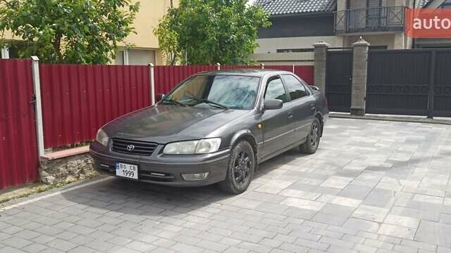 Чорний Тойота Камрі, об'ємом двигуна 3 л та пробігом 333 тис. км за 2850 $, фото 1 на Automoto.ua