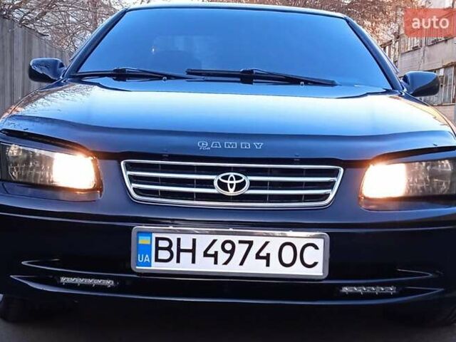 Черный Тойота Камри, объемом двигателя 2.2 л и пробегом 343 тыс. км за 5100 $, фото 1 на Automoto.ua