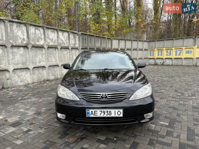 Черный Тойота Камри, объемом двигателя 2.4 л и пробегом 326 тыс. км за 6300 $, фото 1 на Automoto.ua