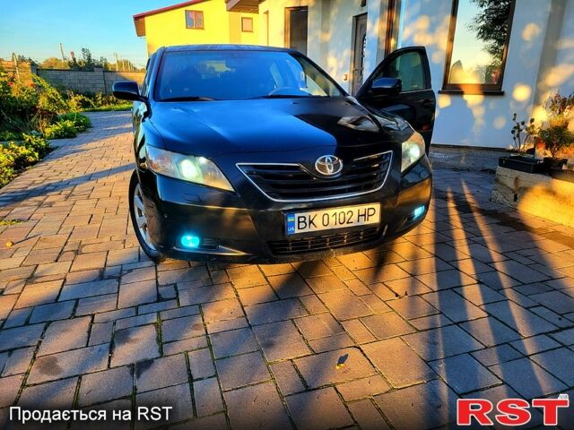 Черный Тойота Камри, объемом двигателя 3.5 л и пробегом 280 тыс. км за 8199 $, фото 1 на Automoto.ua