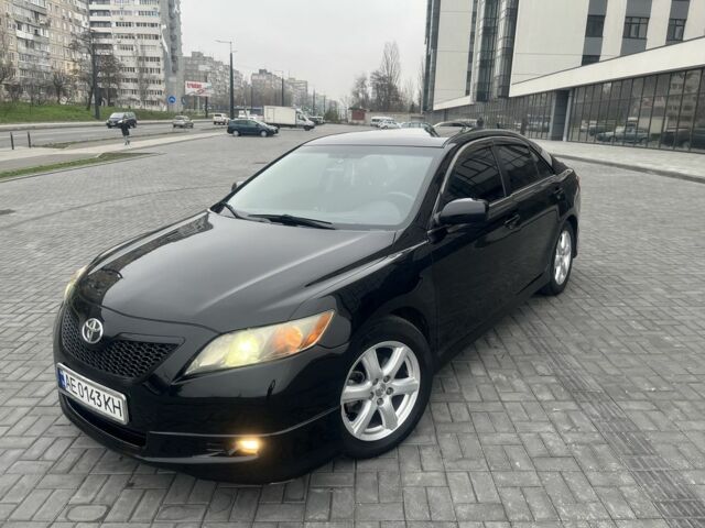Черный Тойота Камри, объемом двигателя 2.4 л и пробегом 184 тыс. км за 8500 $, фото 1 на Automoto.ua