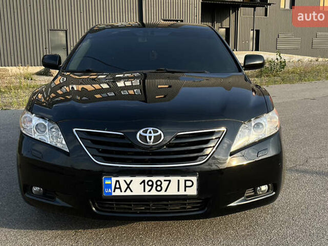 Черный Тойота Камри, объемом двигателя 2.4 л и пробегом 249 тыс. км за 9700 $, фото 1 на Automoto.ua