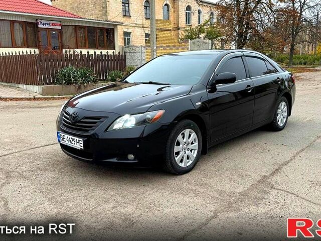 Черный Тойота Камри, объемом двигателя 3.5 л и пробегом 300 тыс. км за 6750 $, фото 1 на Automoto.ua