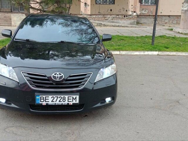 Черный Тойота Камри, объемом двигателя 3.5 л и пробегом 300 тыс. км за 10400 $, фото 1 на Automoto.ua