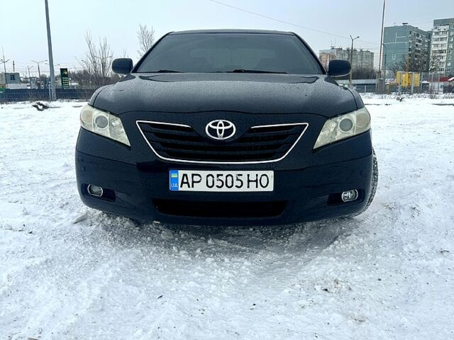 Черный Тойота Камри, объемом двигателя 3.5 л и пробегом 200 тыс. км за 8000 $, фото 1 на Automoto.ua