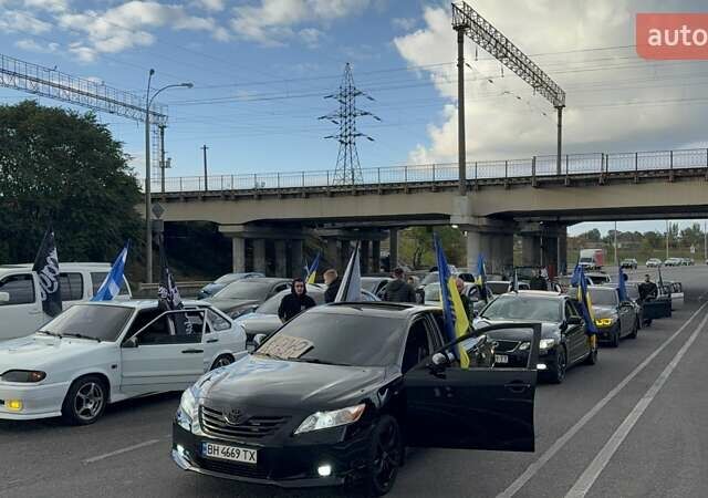 Черный Тойота Камри, объемом двигателя 3.5 л и пробегом 291 тыс. км за 10500 $, фото 1 на Automoto.ua