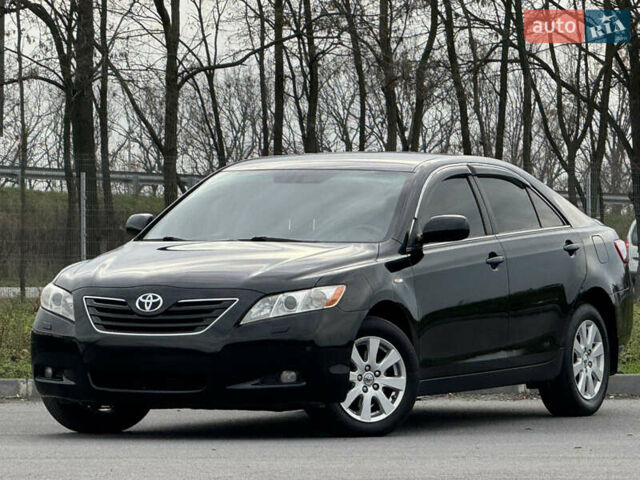 Черный Тойота Камри, объемом двигателя 2.4 л и пробегом 192 тыс. км за 10500 $, фото 1 на Automoto.ua