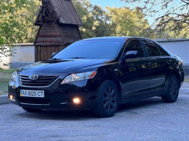 Чорний Тойота Камрі, об'ємом двигуна 2.4 л та пробігом 352 тис. км за 5500 $, фото 1 на Automoto.ua