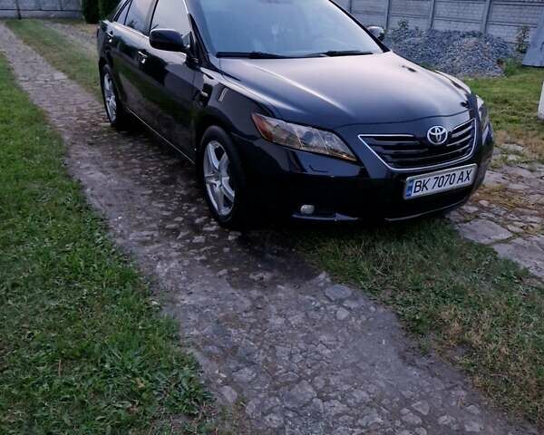Чорний Тойота Камрі, об'ємом двигуна 2.36 л та пробігом 299 тис. км за 8888 $, фото 1 на Automoto.ua