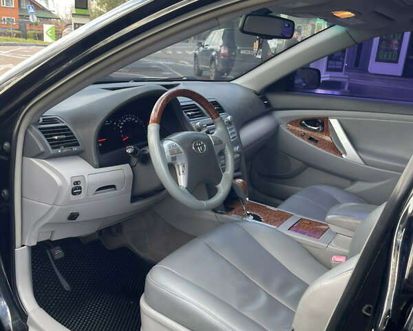 Черный Тойота Камри, объемом двигателя 3.5 л и пробегом 268 тыс. км за 8777 $, фото 1 на Automoto.ua