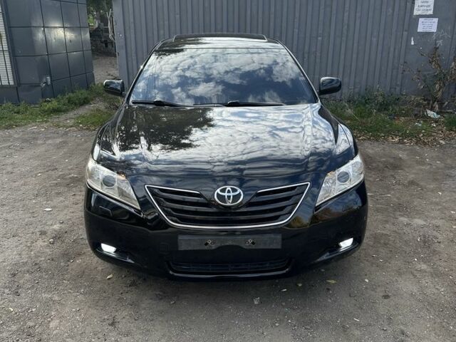 Чорний Тойота Камрі, об'ємом двигуна 2.4 л та пробігом 251 тис. км за 8899 $, фото 1 на Automoto.ua